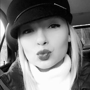 Meet your Posher, Hannah